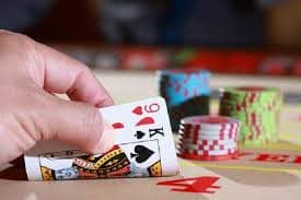 mingalar 2d Slots ဂိမ်း Mobile APP ဖြင့် Smartphone မှတဆင့် ကစားနေသောမြင်ကွင်း